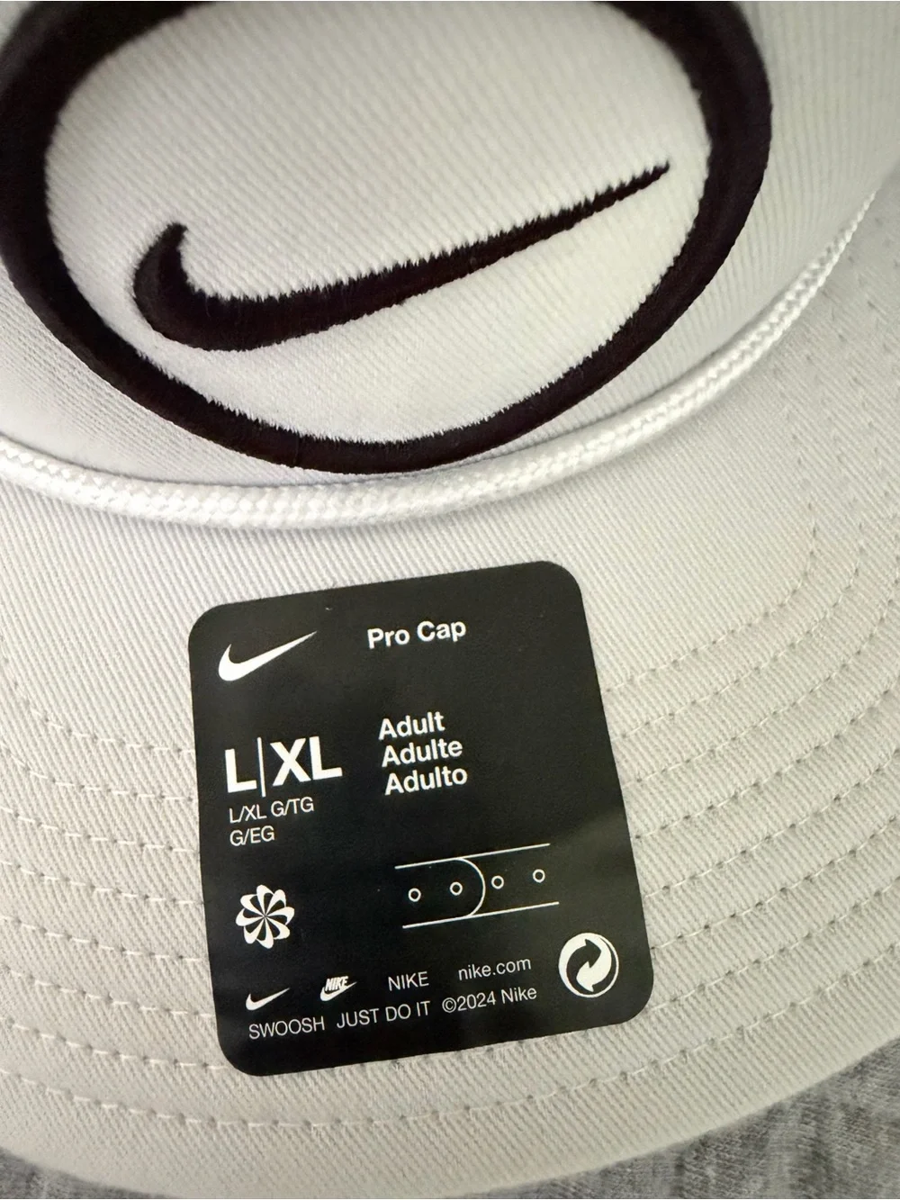 Nike SnapBack 2-Pack Circle Patch Pro Dri-Fit Snapback Hats - White & Navy